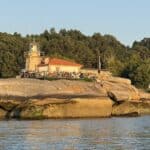 Faro de Punta Cabalo en A Illa de Arousa junto a la Ría de Arousa